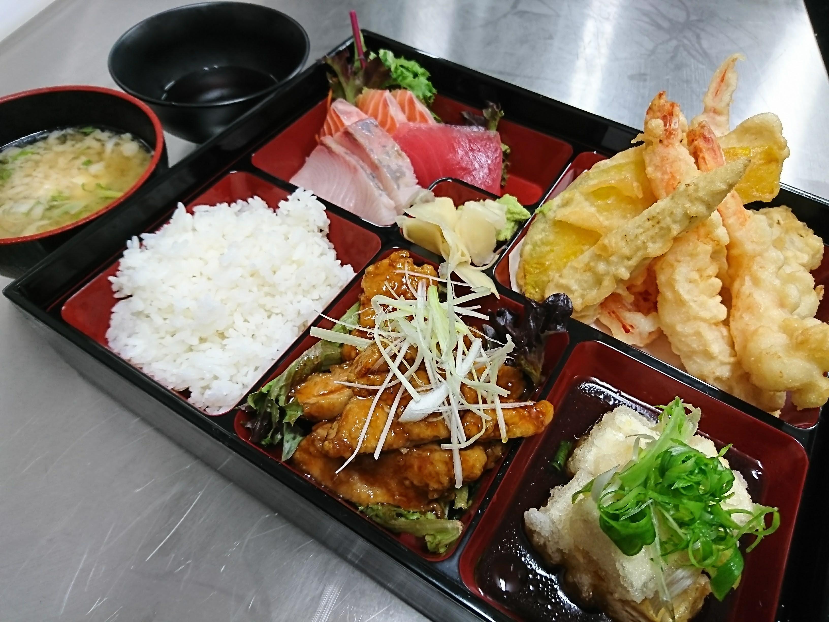 人気メニューのお弁当。メインディッシュが選択できます。